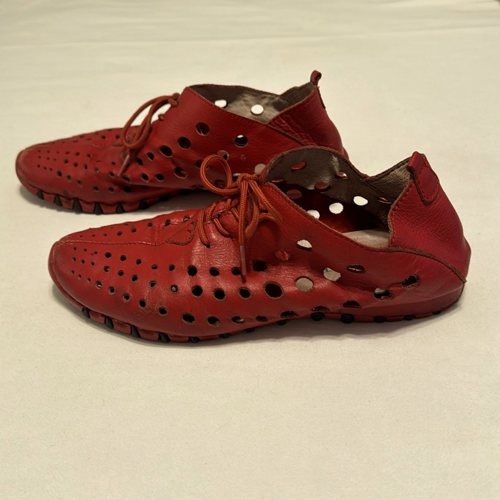 Litfoot European leather shoes, size 37 in red.